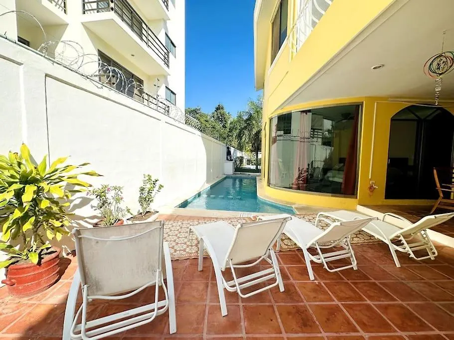 Hermosa Casa En Residencial Marbella Villa Playa del Carmen