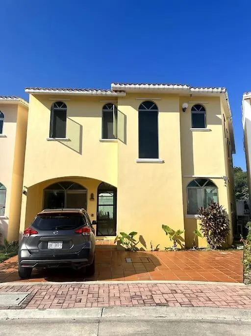 Hermosa Casa En Residencial Marbella Villa Playa del Carmen Holiday home